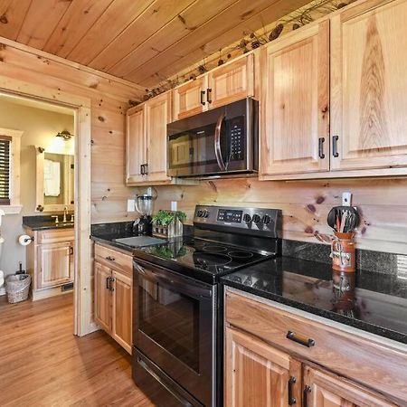 Walnut Ridge Cabin. Sleeps 7-11! Hot Tub, Pool Table, Minutes To Downtown Gatlinburg! エクステリア 写真