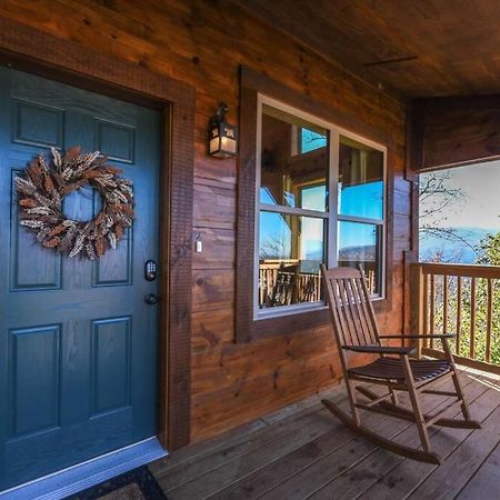 Walnut Ridge Cabin. Sleeps 7-11! Hot Tub, Pool Table, Minutes To Downtown Gatlinburg! エクステリア 写真