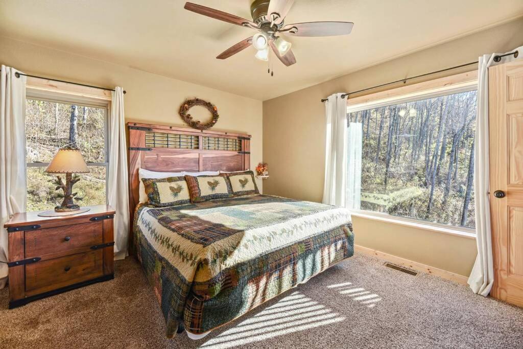 Walnut Ridge Cabin. Sleeps 7-11! Hot Tub, Pool Table, Minutes To Downtown Gatlinburg! エクステリア 写真