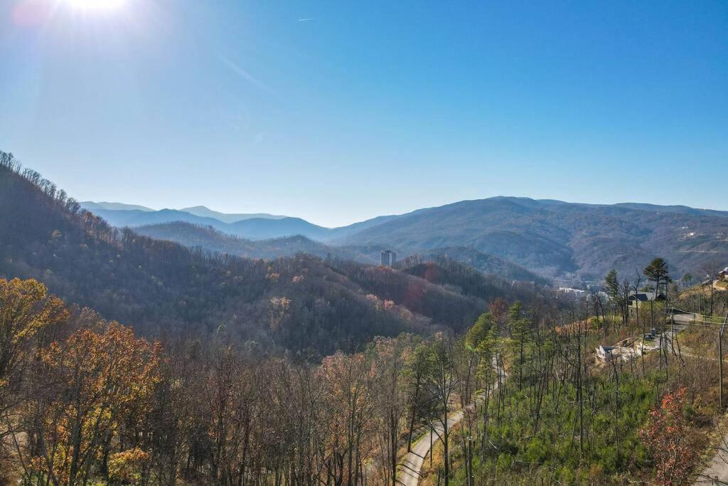 Walnut Ridge Cabin. Sleeps 7-11! Hot Tub, Pool Table, Minutes To Downtown Gatlinburg! エクステリア 写真