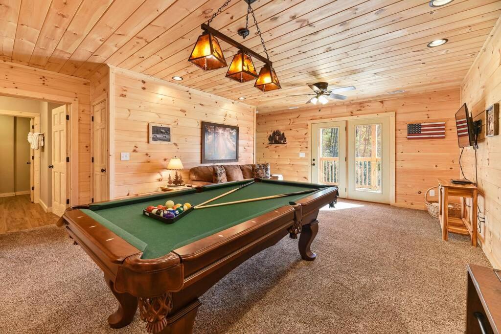Walnut Ridge Cabin. Sleeps 7-11! Hot Tub, Pool Table, Minutes To Downtown Gatlinburg! エクステリア 写真