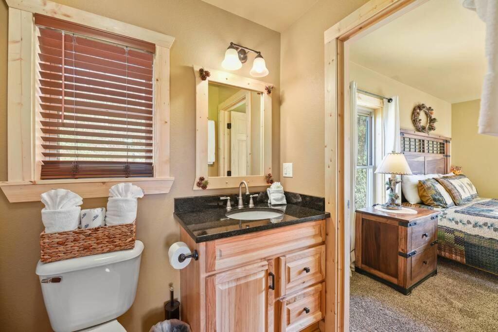 Walnut Ridge Cabin. Sleeps 7-11! Hot Tub, Pool Table, Minutes To Downtown Gatlinburg! エクステリア 写真