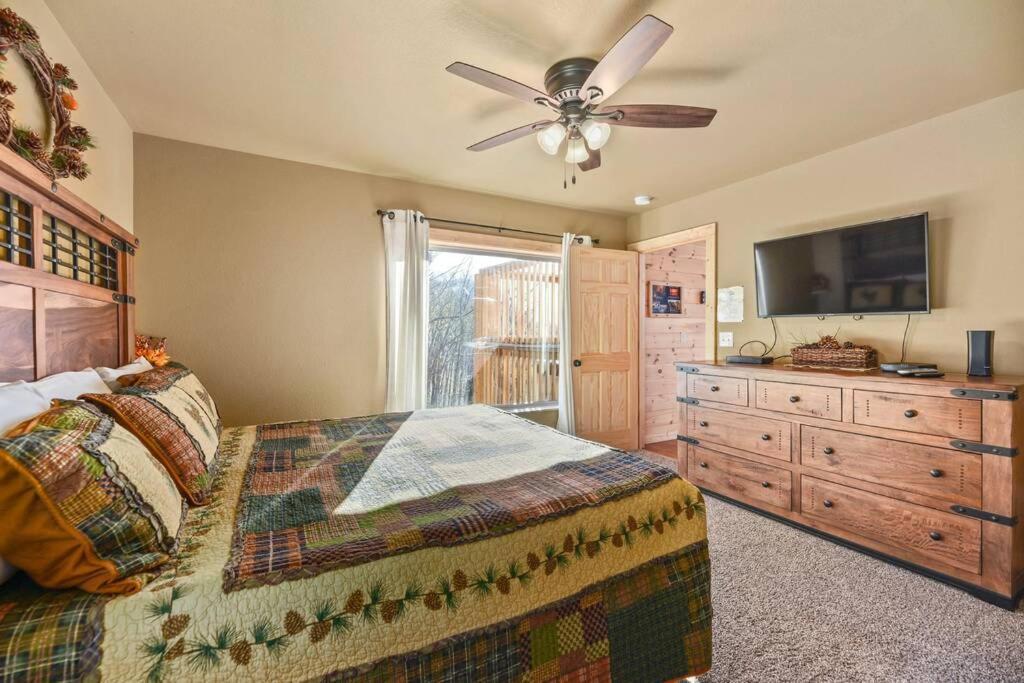 Walnut Ridge Cabin. Sleeps 7-11! Hot Tub, Pool Table, Minutes To Downtown Gatlinburg! エクステリア 写真