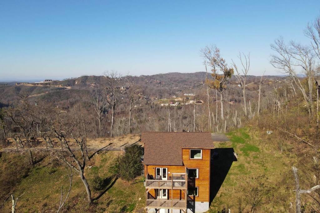 Walnut Ridge Cabin. Sleeps 7-11! Hot Tub, Pool Table, Minutes To Downtown Gatlinburg! エクステリア 写真