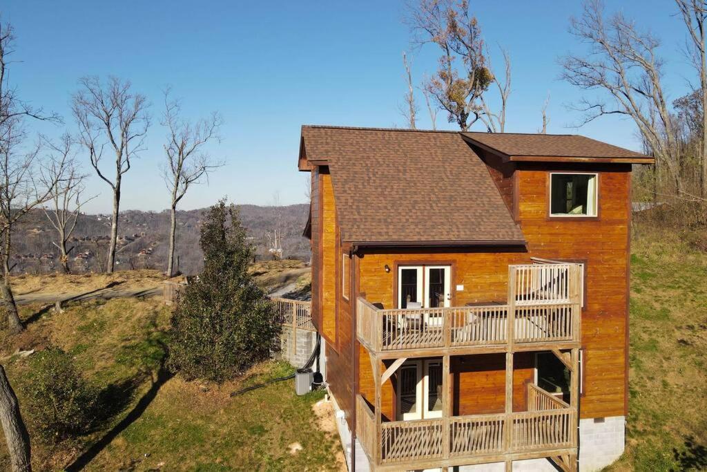 Walnut Ridge Cabin. Sleeps 7-11! Hot Tub, Pool Table, Minutes To Downtown Gatlinburg! エクステリア 写真