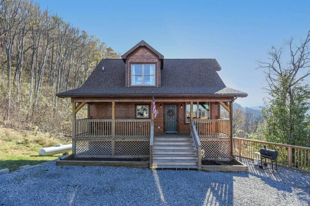 Walnut Ridge Cabin. Sleeps 7-11! Hot Tub, Pool Table, Minutes To Downtown Gatlinburg! エクステリア 写真
