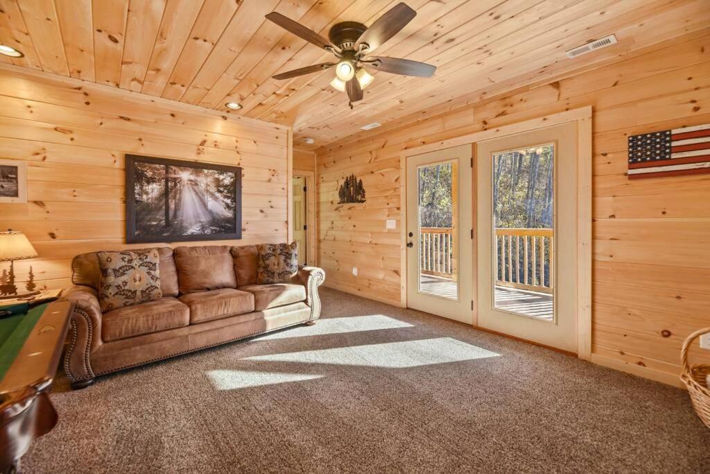 Walnut Ridge Cabin. Sleeps 7-11! Hot Tub, Pool Table, Minutes To Downtown Gatlinburg! エクステリア 写真