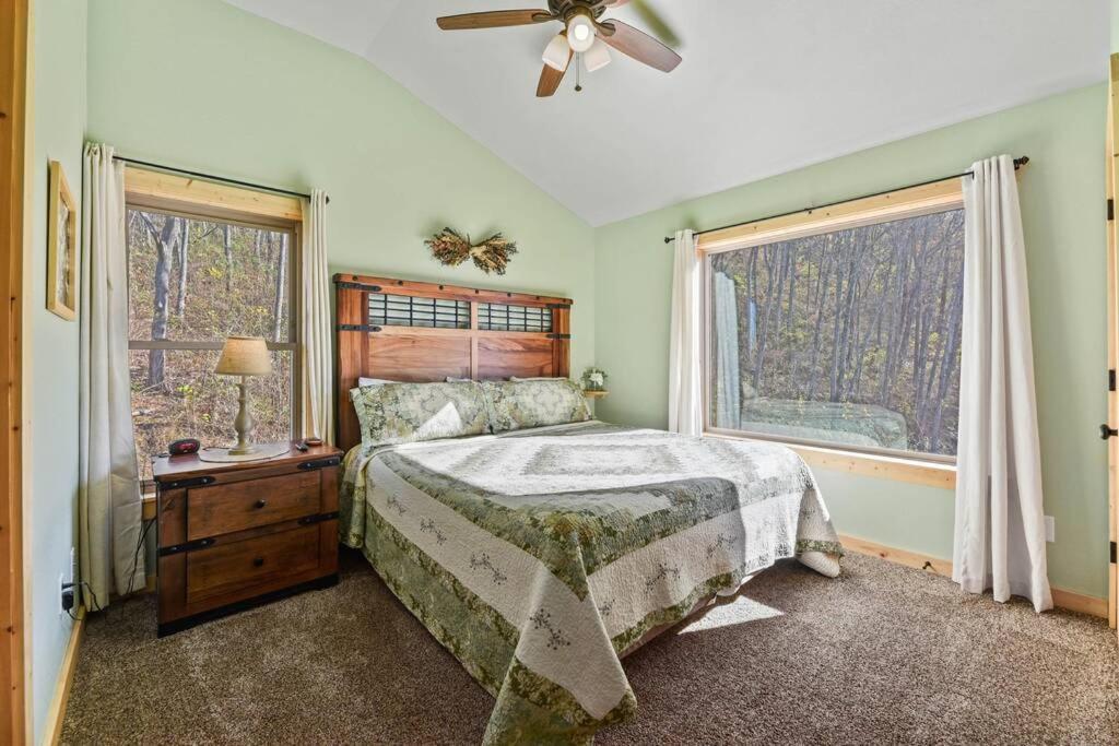 Walnut Ridge Cabin. Sleeps 7-11! Hot Tub, Pool Table, Minutes To Downtown Gatlinburg! エクステリア 写真