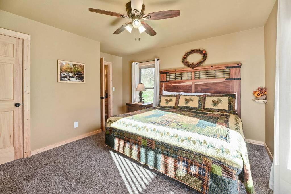 Walnut Ridge Cabin. Sleeps 7-11! Hot Tub, Pool Table, Minutes To Downtown Gatlinburg! エクステリア 写真