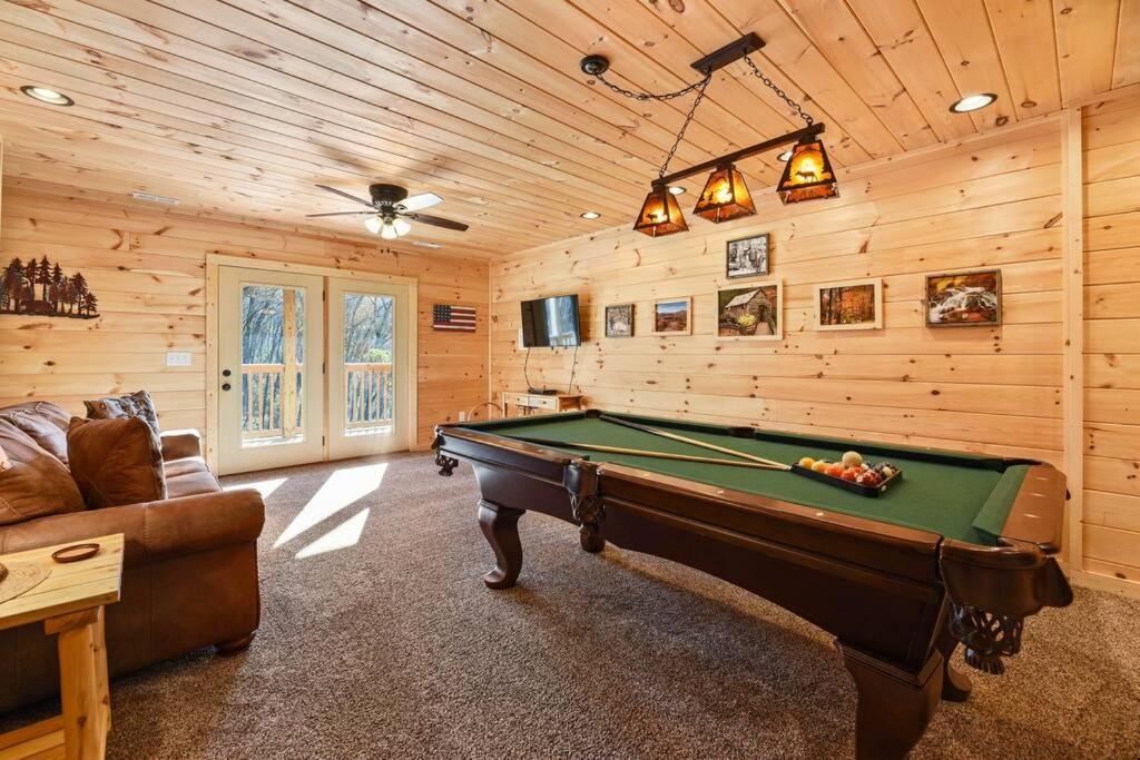 Walnut Ridge Cabin. Sleeps 7-11! Hot Tub, Pool Table, Minutes To Downtown Gatlinburg! エクステリア 写真