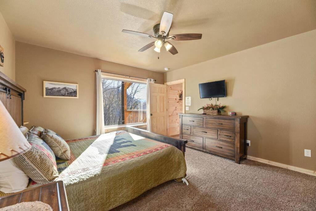 Walnut Ridge Cabin. Sleeps 7-11! Hot Tub, Pool Table, Minutes To Downtown Gatlinburg! エクステリア 写真